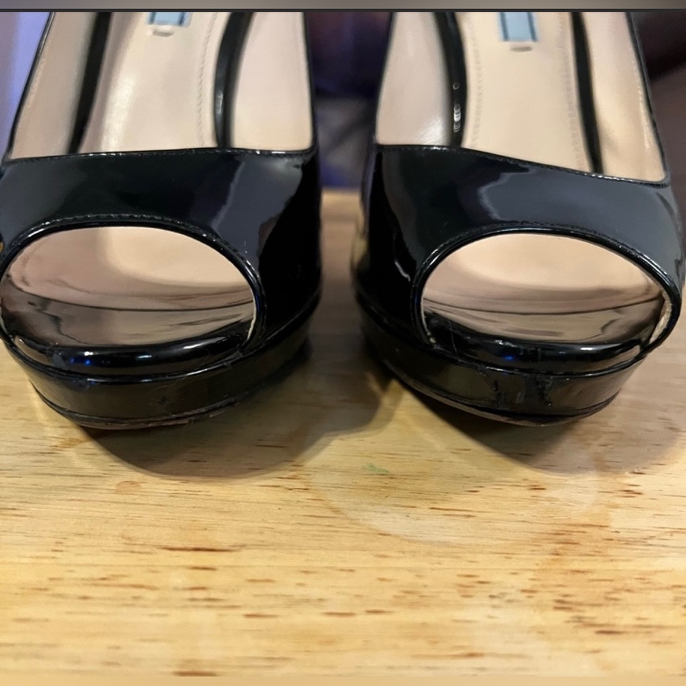 Prada peptoe Patent Leather Pumps are a size 8. - Picture 7 of 8